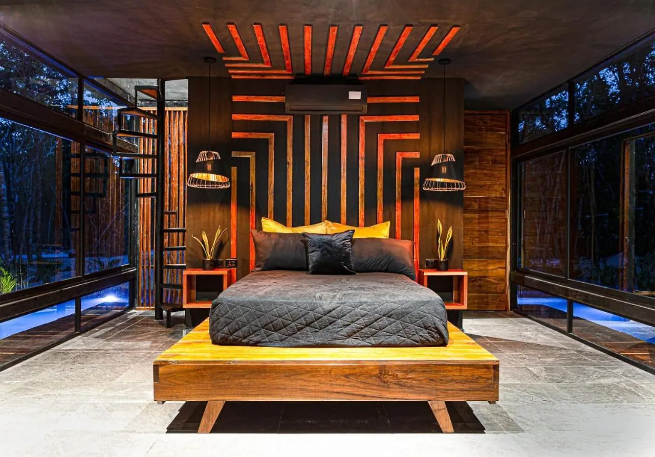 Villa K NAJ- Tiny House con cenote natural privado.